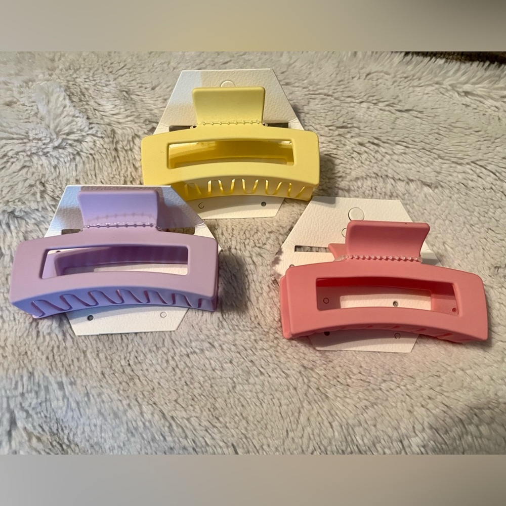 🔥NEW🔥 3 claw hair clips, great for summer